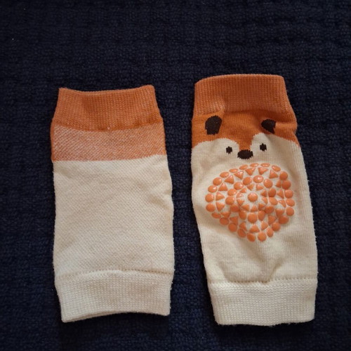 Baby knee pads like new with animal designs
