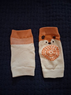 Baby knee pads like new with animal designs