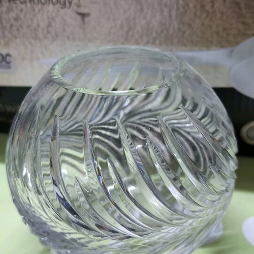 Set of 3 crystal decorations, 1 crystal ashtray and 1 glass decoration