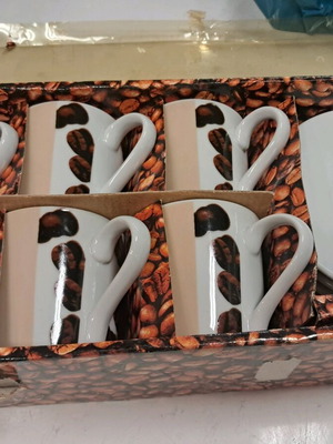 Coffee cup set 6 pieces unused with saucers