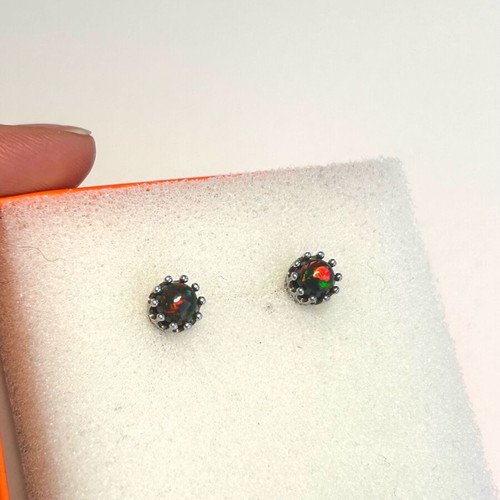 Green opal stud earrings 925 sterling silver new, crown screw back