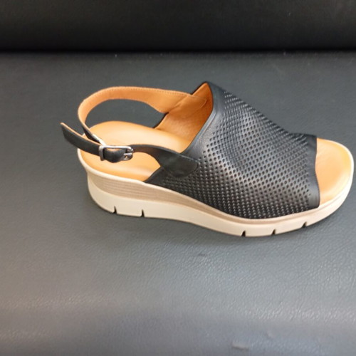 Leather platform sandals black, new, size 37