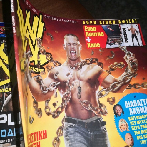 WWE Magazine Issue 28 like new