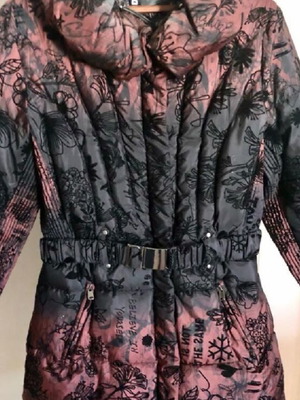 Desigual puffer jacket XL like new with belt and magnetic closure