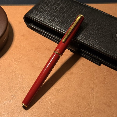 Pilot Fountain Pen used, deep burgundy red with fine nib