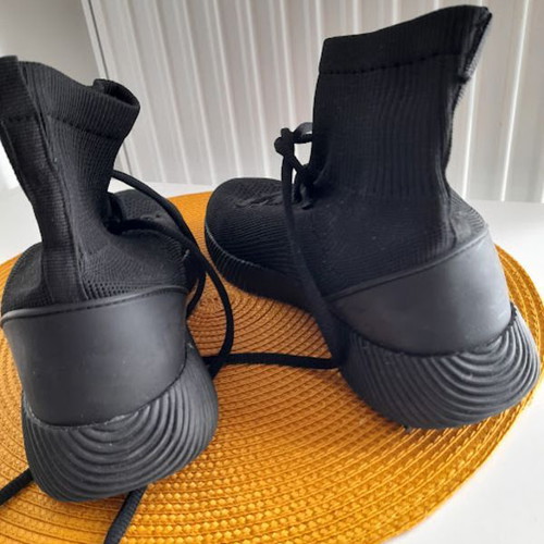 Black sneakers like new, size 39, textile material