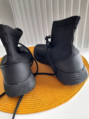 Black sneakers like new, size 39, textile material