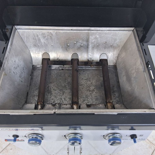 Gas grill 3 burners with grill, side burner and plate like new