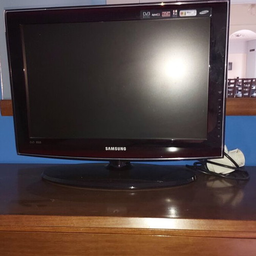 Samsung TVs like new, 1x 40 inch and 2x 22 inch non-smart