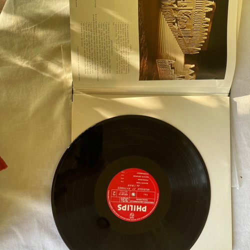 Set of 5 vinyl records used, traditional music