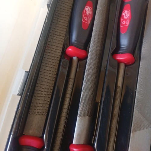 File set 5 pieces like new with carrying case