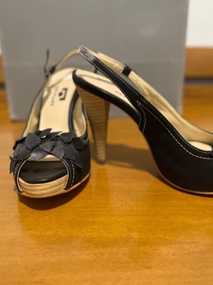Sandals like new, size 37, black
