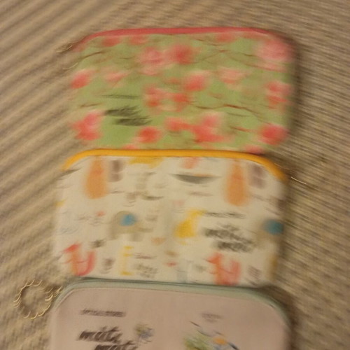 Set of 3 small multicolor toiletry bags