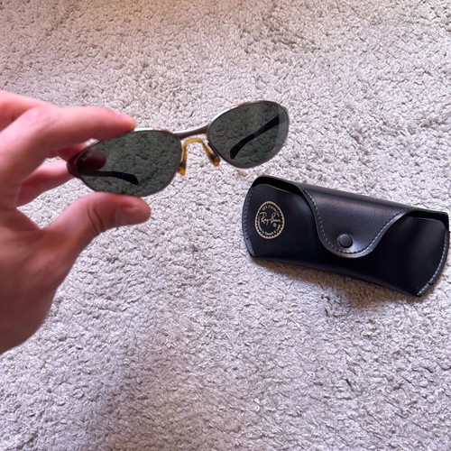 Ray Ban vintage sunglasses like new, black