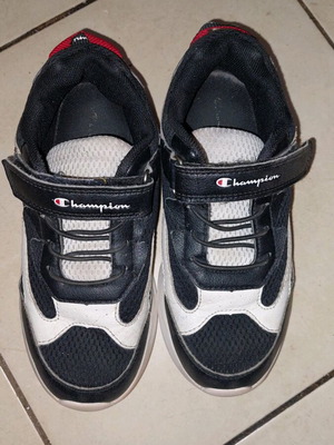 Champion kids' athletic shoes used, size 33, black and white