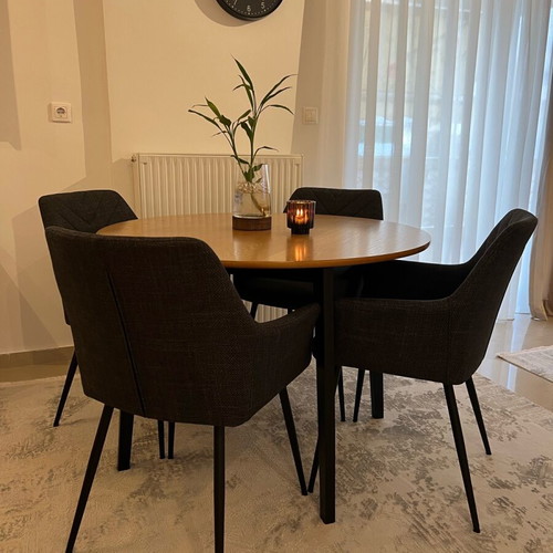Dining set like new with 4 chairs and 105 cm table