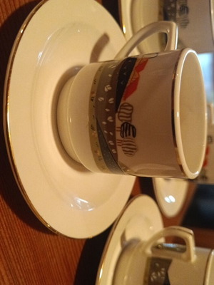 Set of 4 espresso cups with saucers like new