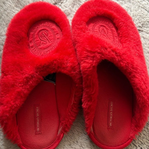 Victoria’s Secret faux fur slippers cherry red size 38-39 like new