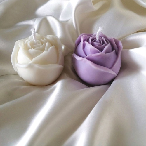Handmade rose candle with plant wax and bubblegum scent