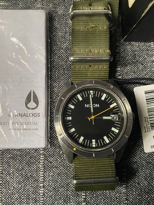 Nixon Rover II A355-1089 Wanderlust зелена мъжка часовник употребяван, комплект