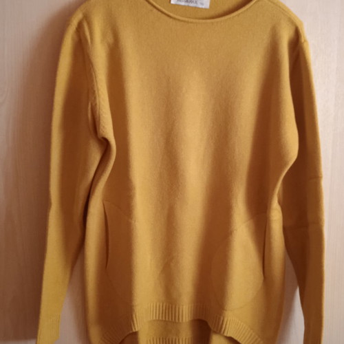 Knitted mustard blouse new, size M
