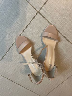 Sandals new beige with thin heel and ankle strap size 38