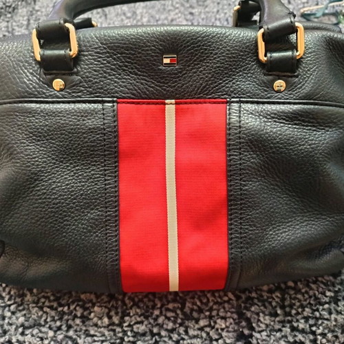 Tommy Hilfiger leather bag like new with shoulder strap