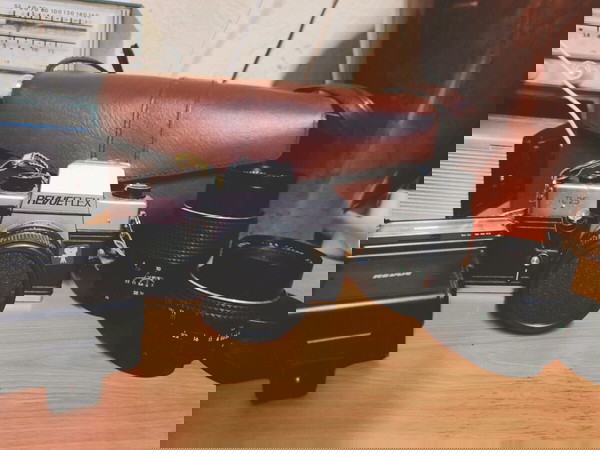 Φωτογραφική μηχανή REVUE με δερμάτινη τσαντα-θήκη και δύο φακούς