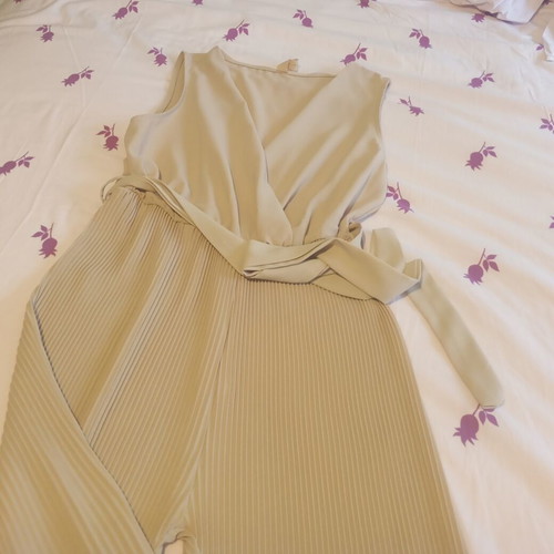 Beige jumpsuit like new, elastic waist, pleated bottom, size S