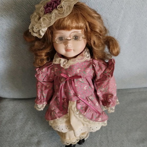 Porcelain doll vintage used with hand damage