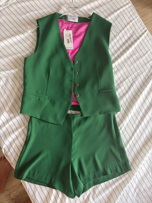 Prince Oliver vest and shorts set like new, green