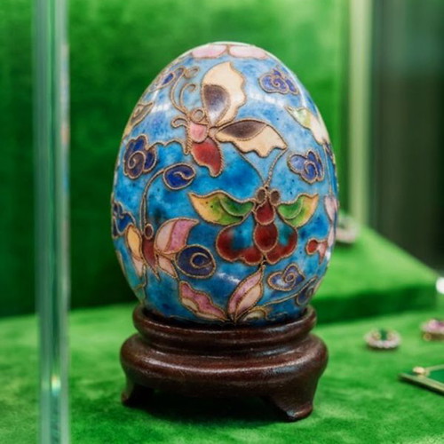 Cloisonne Egg collectible, regular size, enamel and gold