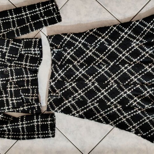 Bouclé black and white skirt and jacket set size L like new
