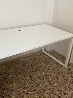 Γραφείο ελαφρώς μεταχειρισμένο