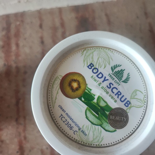 Body scrub set 2x200mg with kiwi, aloe vera, pomegranate, shea butter