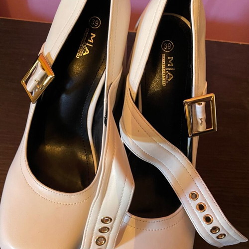 White pumps with thick heel size 39, synthetic leather, like new