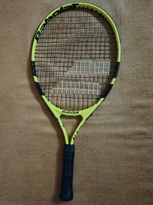 Children's tennis racket 21 in. like new