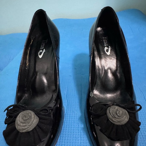 Tina Black Patent Leather Pumps Size 38 Used