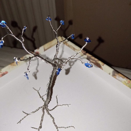 Wire trees with blue beads new, set of two