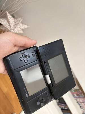 Nintendo DS Jet Black Onyx used handheld console without charger