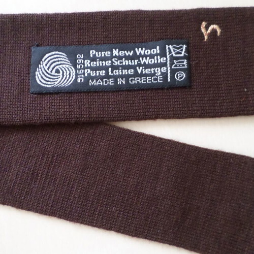 Knitted wool tie brown like new