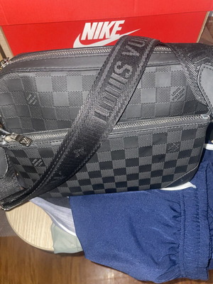 Louis Vuitton тройна чанта за рамо нова, черна