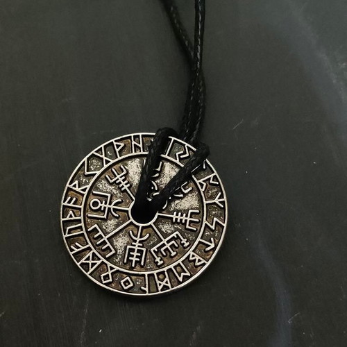 Vegvisir pendant with Scandinavian runes like new