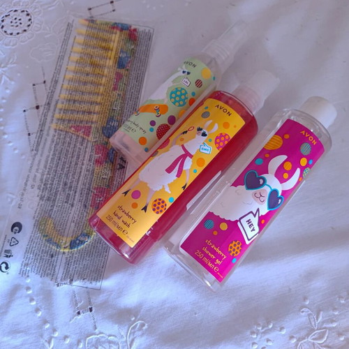 Avon Lama 4-piece strawberry scent kids care set