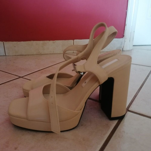Zara sandals new, size 38, beige platform