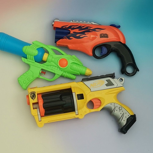 Set of 3 toy guns Nerf and Blaster like new