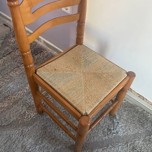Wooden chairs traditional style, like new, set of 4