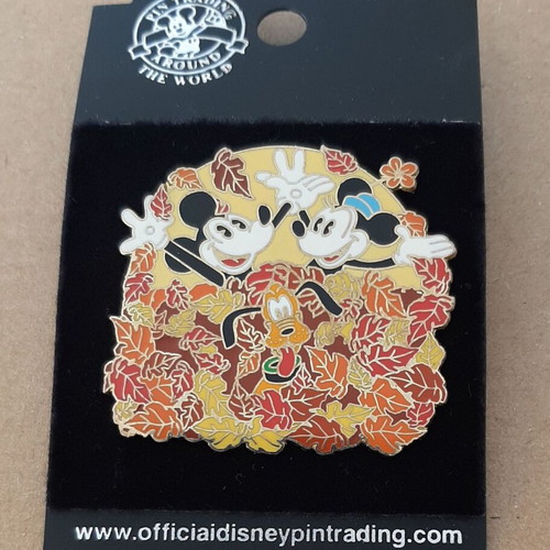 Disney pin like new with Mickey Mouse, Minnie Mouse and Pluto