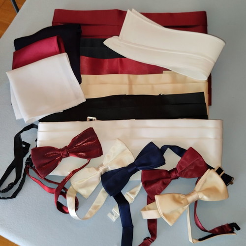 Men's Wedding and Dance Accessories Set like new, 6 belts, 5 bow ties, 1 white collar, 3 handkerchiefs
