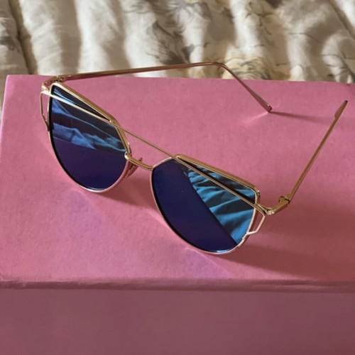 Sunglasses with blue lens and metal frame new